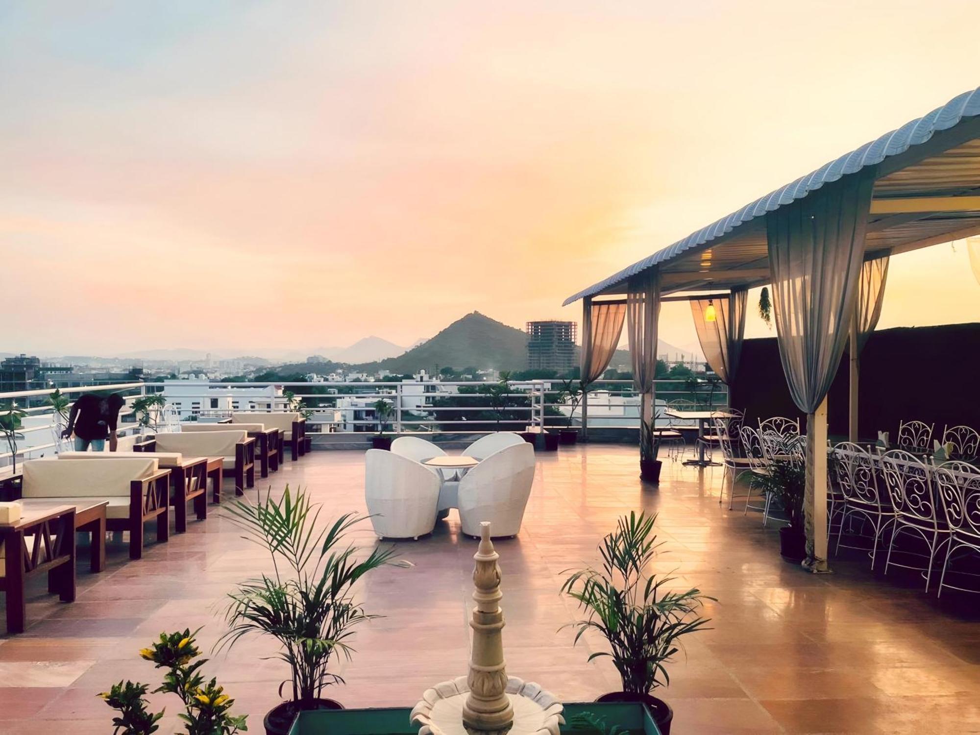 Hotel THE CELEBRATION BY AMOD Udaipur Buitenkant foto