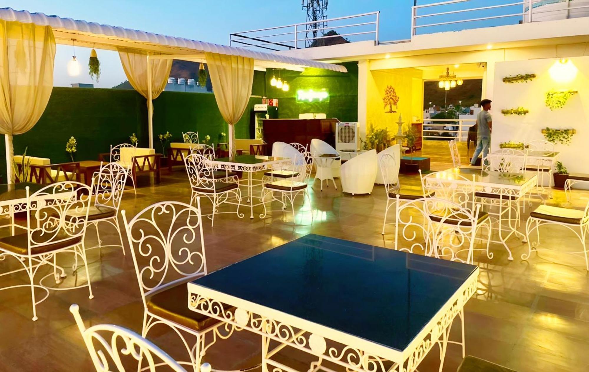 Hotel THE CELEBRATION BY AMOD Udaipur Buitenkant foto